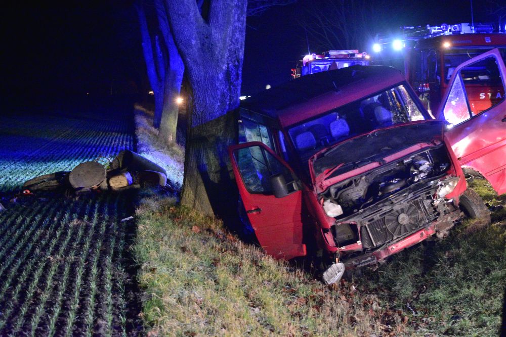 Poranny wypadek z udziałem busa