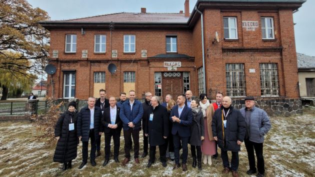 Stacja kolejowa w Kłecku - Podpisanie porozumienia w sprawie przywrócenia połączeń.