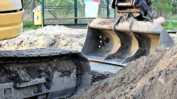 Utrudnienia w ruchu roboty drogowe koparka