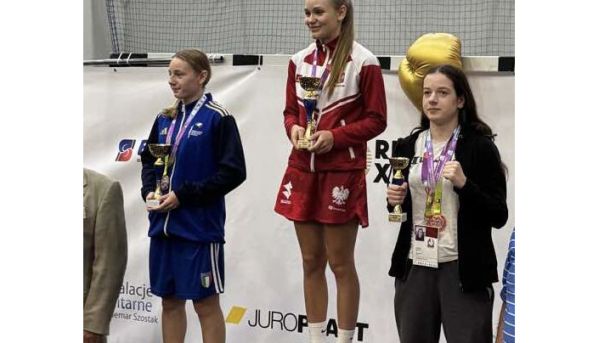 Amelia Urban na podium (pośrodku) / zdjęcie nadesłane