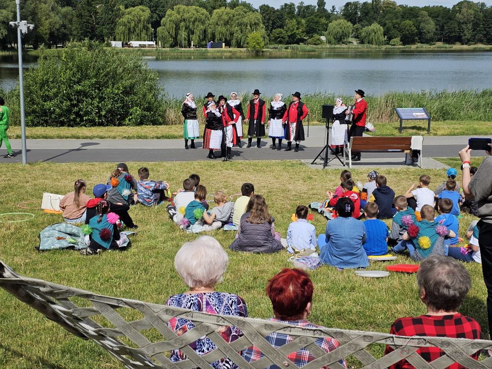 Piknikowali na Wenecji z wierszami i ludowymi zwyczajami