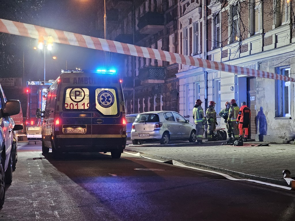 Pożar na klatce schodowej kamienicy. 2 osoby nie żyją