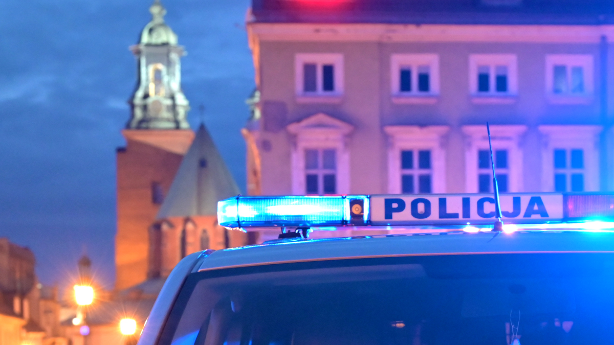 Koleżanka poprosiła, kolega pożyczył. Między nimi był ktoś jeszcze