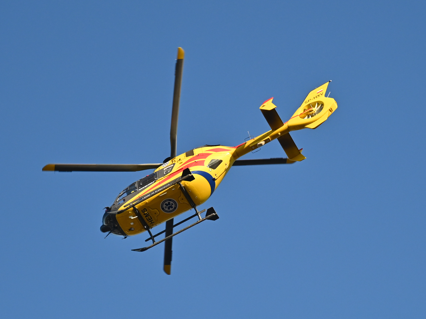 Pod mężczyzną zarwał się dach – poszkodowany trafił do szpitala