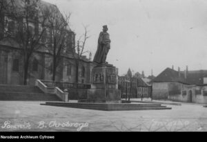 Pomnik Bolesława Chrobrego z brązu, ustawiony w 1929 roku, źródło: NAC