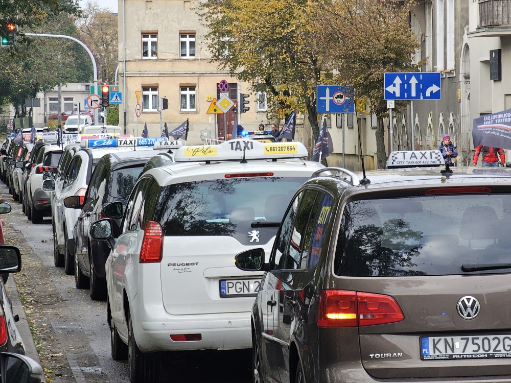 Takstówkarze w Gnieźnie protestowali – tak jak w całym kraju