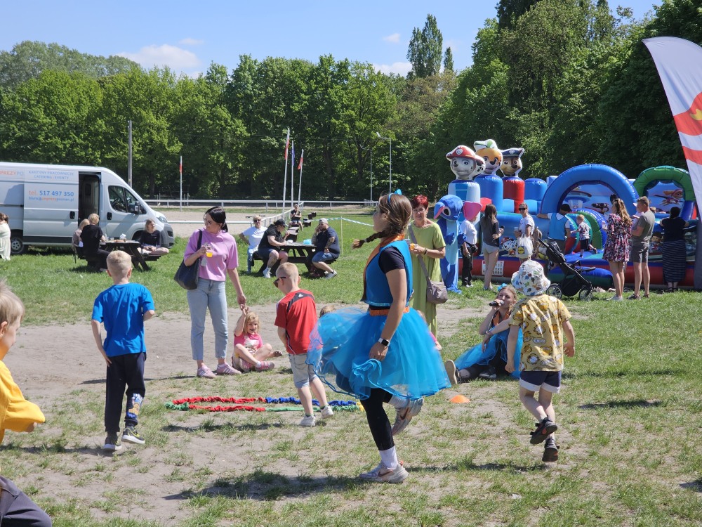 Kolorowe atrakcje i wspólne chwile. Spotkanie rodzin zastępczych z powiatu
