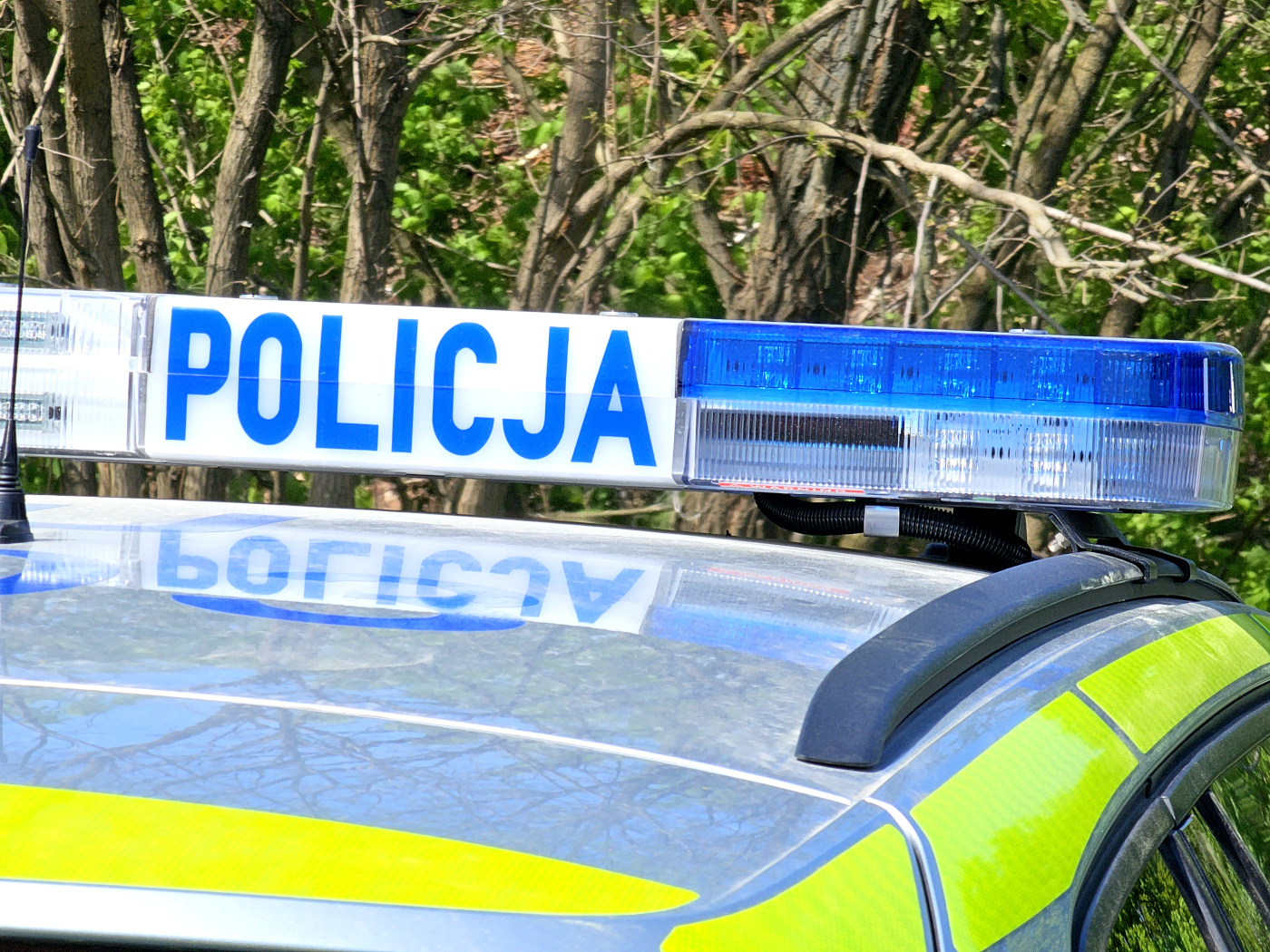 Zatrzymani przy przejeździe kolejowym, a w ich zasobach – narkotyki