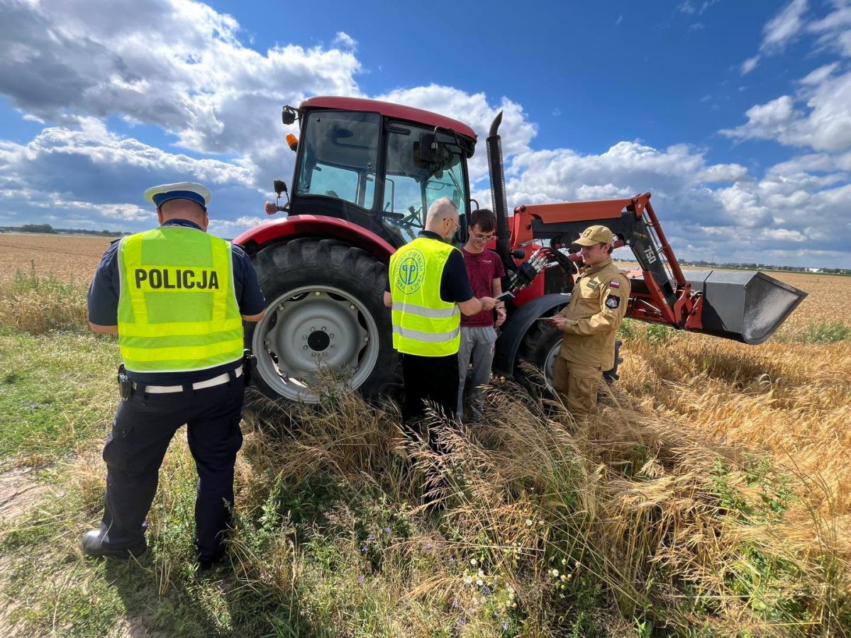 Ruszają żniwa. Służby apelują do rolników o ostrożność podczas prac polowych