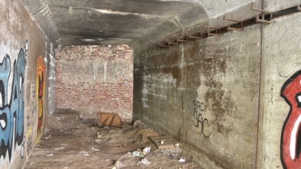 Tunel pod wiaduktem