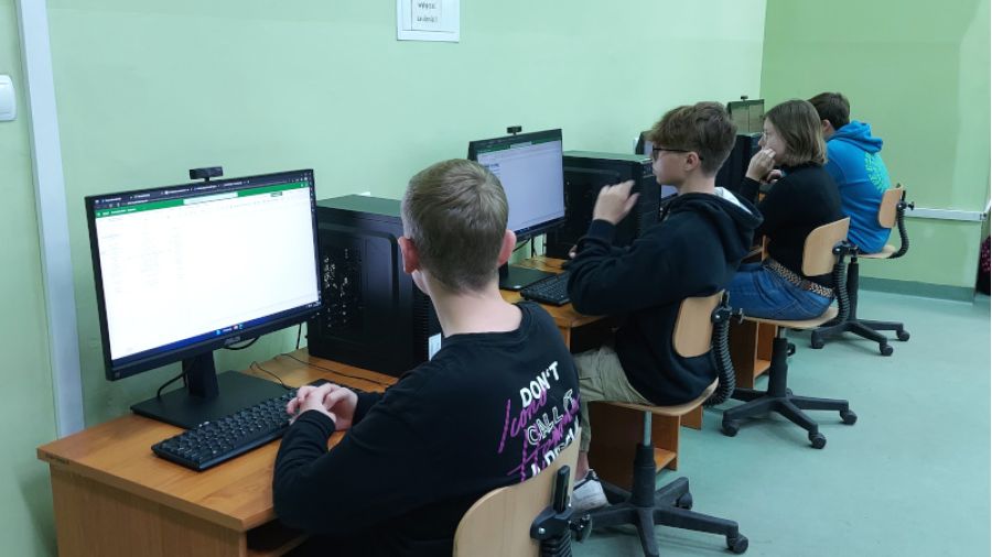 Pracownia komputerowa w Ekonomiku